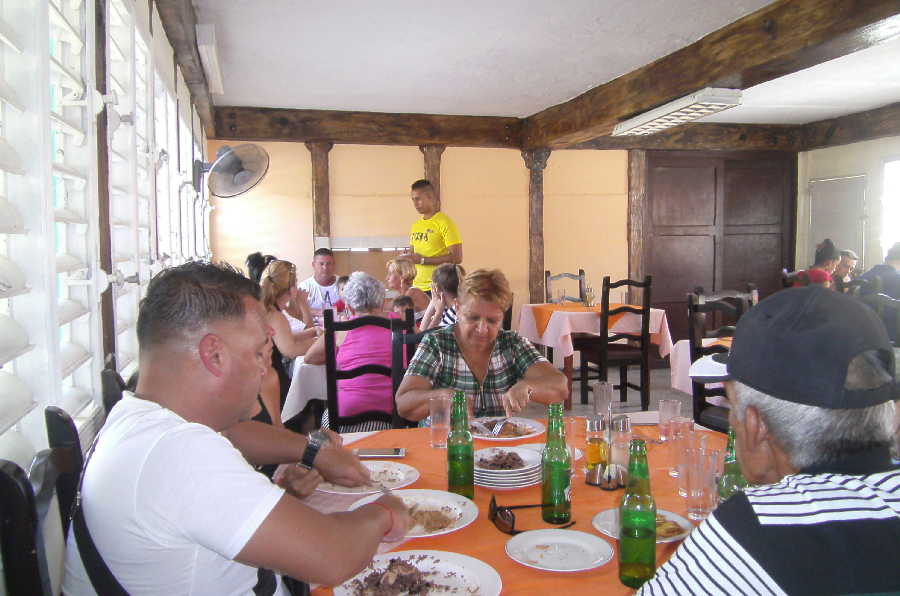 Vista al mar, Trinidad, Gastronomía, alojamiento