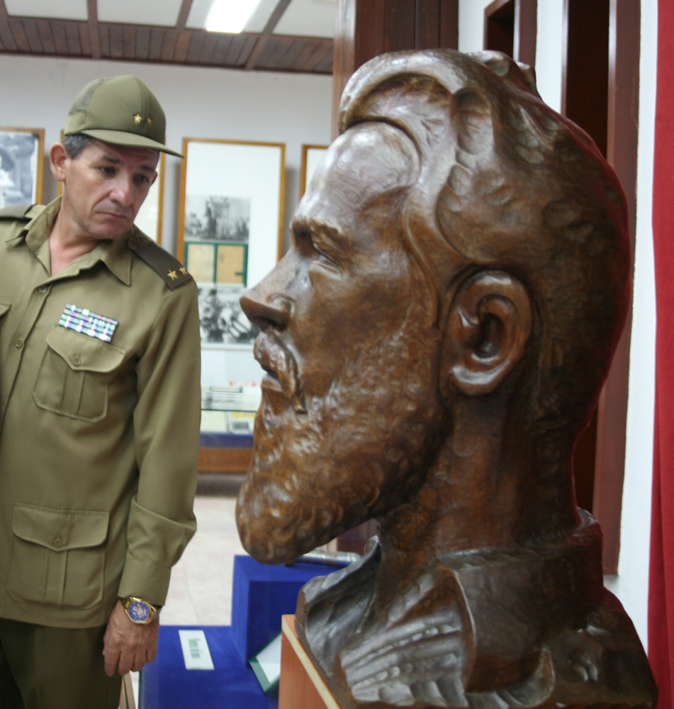 Camilo Cienfuegos, homenaje, Yaguajay, busto