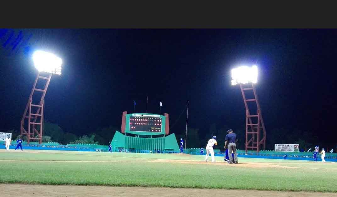 Béisbol, Gallos, Industriales