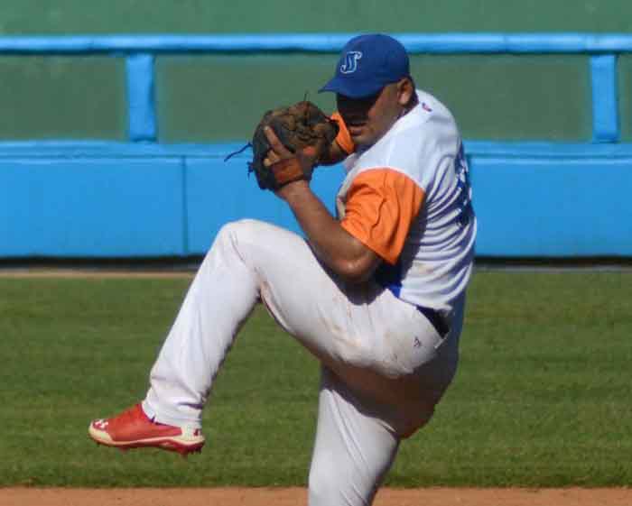 Béisbol, Gallos, Alberto Bicet