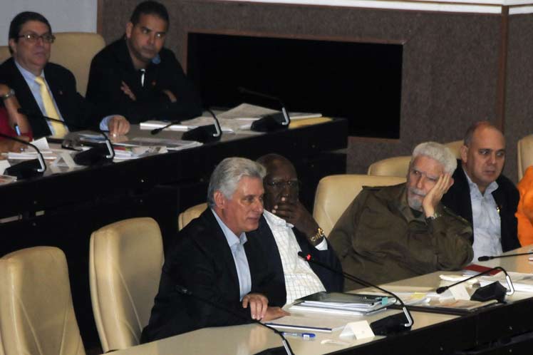 Díaz-Canel, Parlamento, viviendas, Cuba