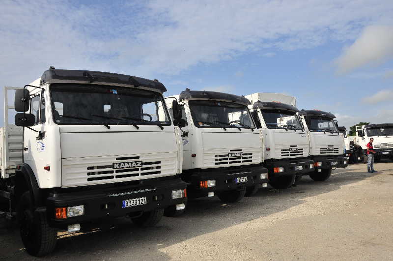 A plena capacidad viajan los camiones de la Base de Carga que distribuyen mercancías.