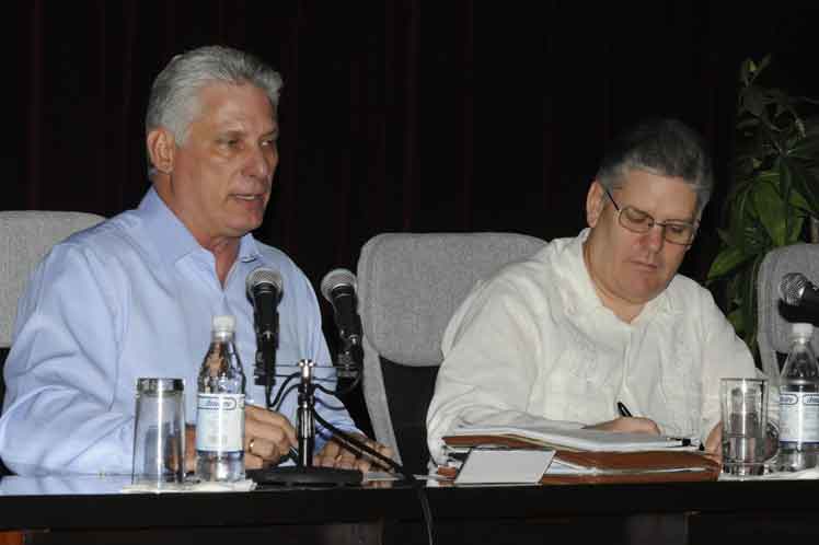 De acuerdo con Díaz-Canel, urge potenciar las exportaciones y las inversiones extranjeras directas. (Foto: PL)