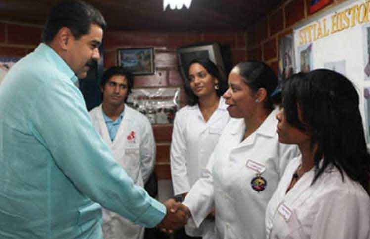 Maduro resaltó la labor desplegada por los galenos cubanos por más de una década en Venezuela. (Foto: PL)