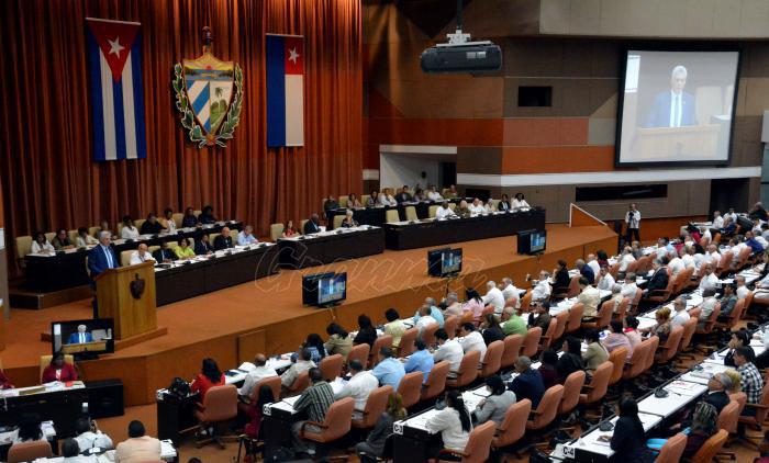 Díaz-Canel clausuró la tercera sesión extraordinaria del Parlamento en su IX Legislatura. (Foto: Juvenal Balán / Granma)