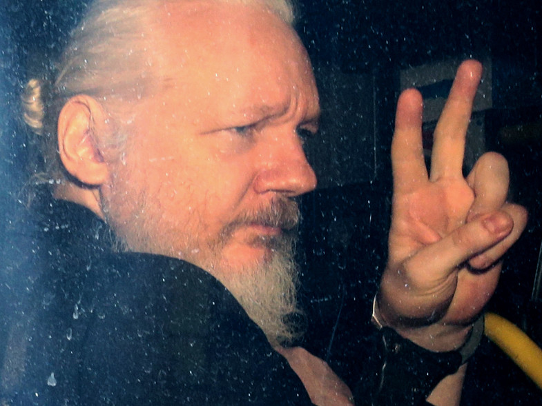 El Departamento de Justicia indicó que manejará el proceso de extradición de Assange. 