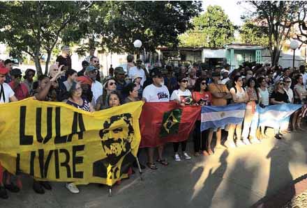 La brigada está compuesta por personas de 32 países. (Foto: José A. Rodríguez / Escambray)