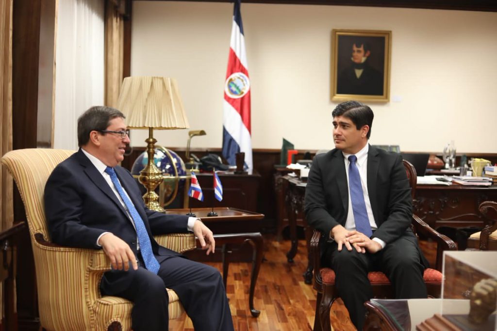 Durante el encuentro se constató la marcha favorable de las relaciones bilaterales. (Foto: @Cubaminrex)