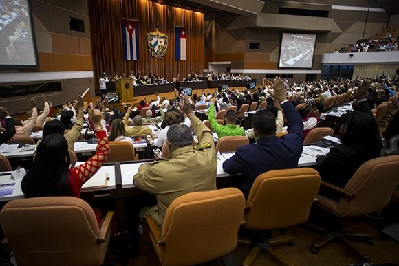 El Parlamento cubano aprobó una declaración de condena a la política hostil del gobierno de EE.UU. contra la isla. (Foto: PL)