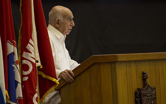 Para conservar las conquistas, hay que hacer un uso eficiente de todos los recursos, aseguró Machado Ventura. (Foto: Cubadebate)