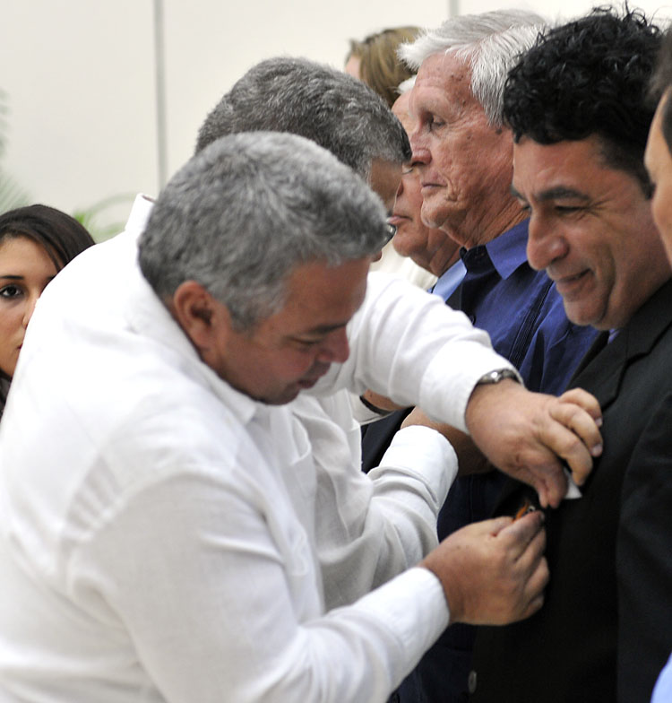 El espirituano Ramón Conrado figuró entre los condecorados en una ceremonía en la que también se reconoció a la UEB Ángel Montejo. (Fotos: José Raúl Rodríguez Robleda)