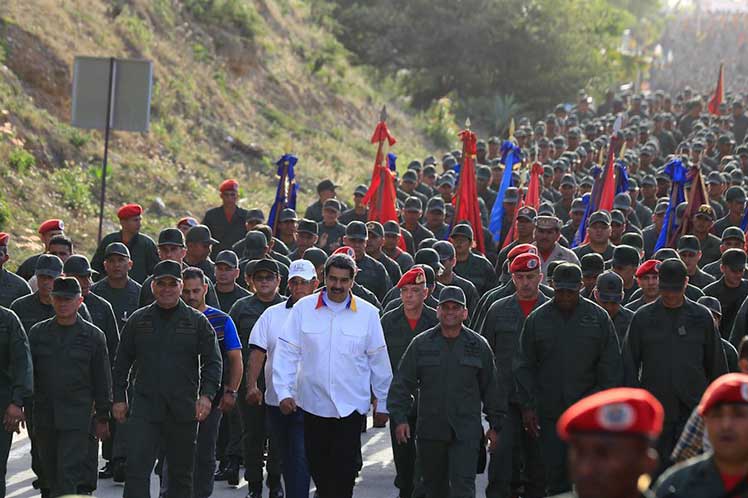 Maduro expresó que Venezuela posee una Fuerza Armada poderosa, cohesionada, profesional y entrenada. (Foto: PL)