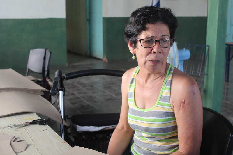 Nieves Ruiz Prieto manifiesta cuánto le aporta trabajar en el Taller de Discapacitados de Mayajigua.