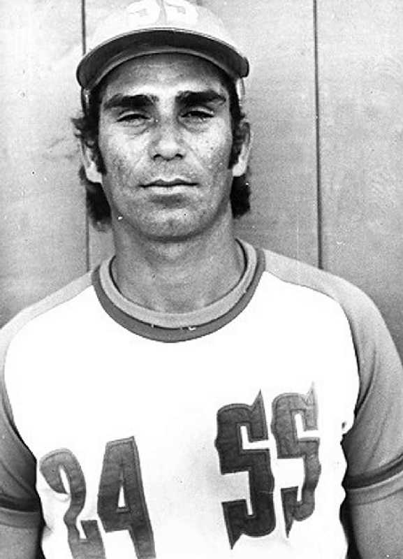 Tony Simó solo jugó seis Series Nacionales.