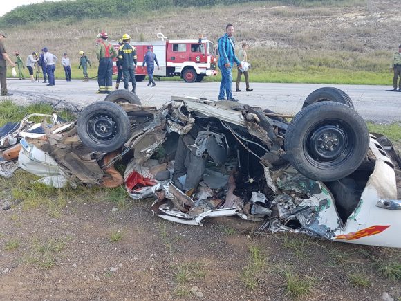 Tres muertos y cinco lesionados provocó el suceso ocurrido en la Autopista Nacional, próximo a Santa Clara. (Foto: PL)