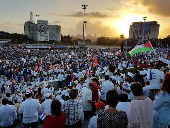 cuba, dia internacional de los trabajadores, primero de mayo, primero de mayo en cuba, raul castro, miguel diaz-canel