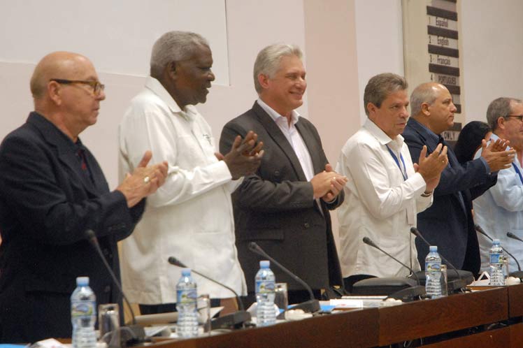 Díaz-Canel participa en la jornada final del Congreso de la Uneac. (Foto: PL)