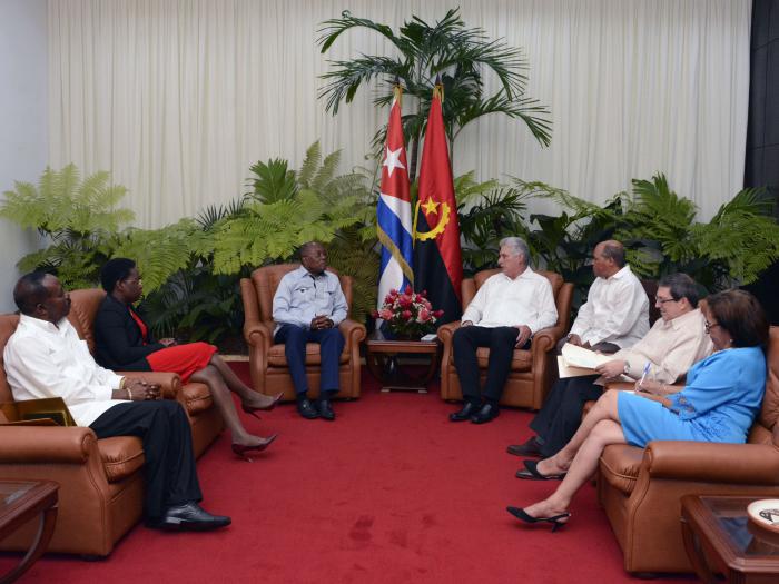 Además de temas bilaterales, Díaz-Canel y Manuel Augusto abordaron diversos temas de la agenda internacional. (Foto: Estudios Revolución)