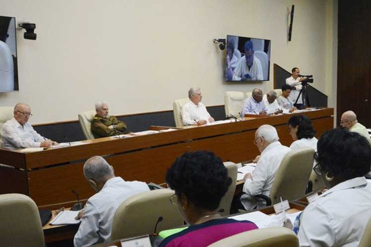 Díaz-Canel se reunió con los vicepresidentes de los órganos de la Administración Provincial y del municipio especial Isla de la Juventud.