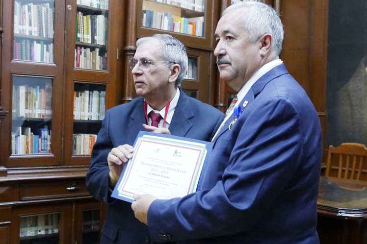 El premio es un reconocimiento al pueblo cubano y a la Brigada Henry Reeve. (Foto: PL)