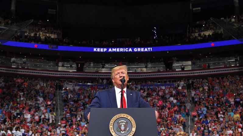 Trump pretendió presentarse como una víctima de los demócratas. (Foto: AFP)