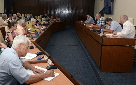 El mensaje sucede al encuentro sostenido por Díaz-Canel con intelectuales de la isla. (Foto: Estudios Revolución)