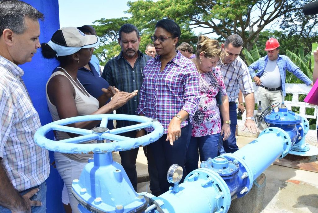 Chapman visitó una de las estaciones de bombeo de Trinidad. (Foto: Vicente Brito)