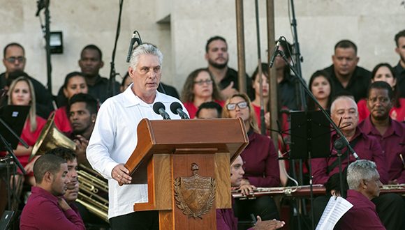 No nos dejaremos distraer con presiones y amenazas, aseguró el presidente cubano en Bayamo. (Foto: Abel Padrón / Cubadebate)