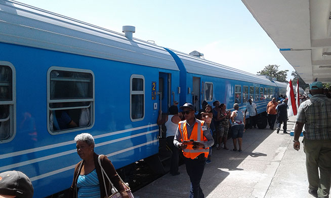 El nuevo tren circula desde hace varios días por el Ferrocarril Central. (Foto: ACN)