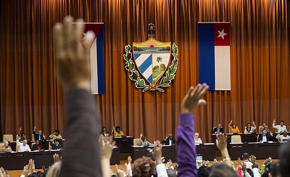 La aprobación del texto legislativo forma parte de los debates del  plenario del Parlamento cubano.  (Foto: Irene Pérez / Cubadebate)