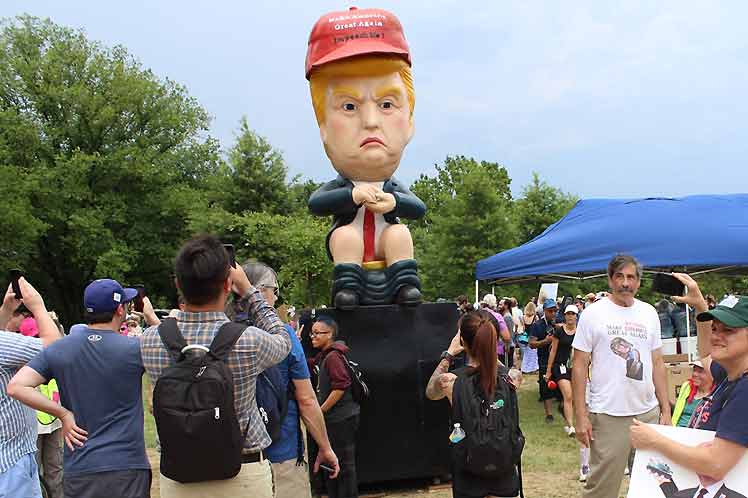 Cerca del lugar donde ocurrió la alocución, se celebró un festival contra las políticas de Trump. (Foto: PL)