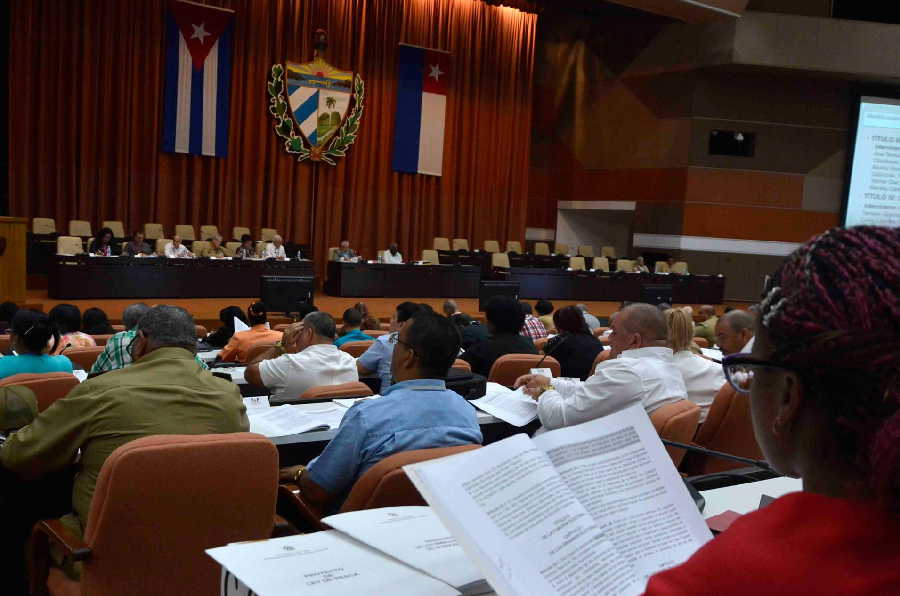 cuba, parlamento cubano, asamblea nacional del poder popular, simbolos nacionales, ley electoral, ley de pesca