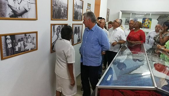 Díaz-Canel visitó el Museo de la Alfabetización, ubicado en Ciudad Escolar “Libertad”. (Foto: @PresidenciaCuba)