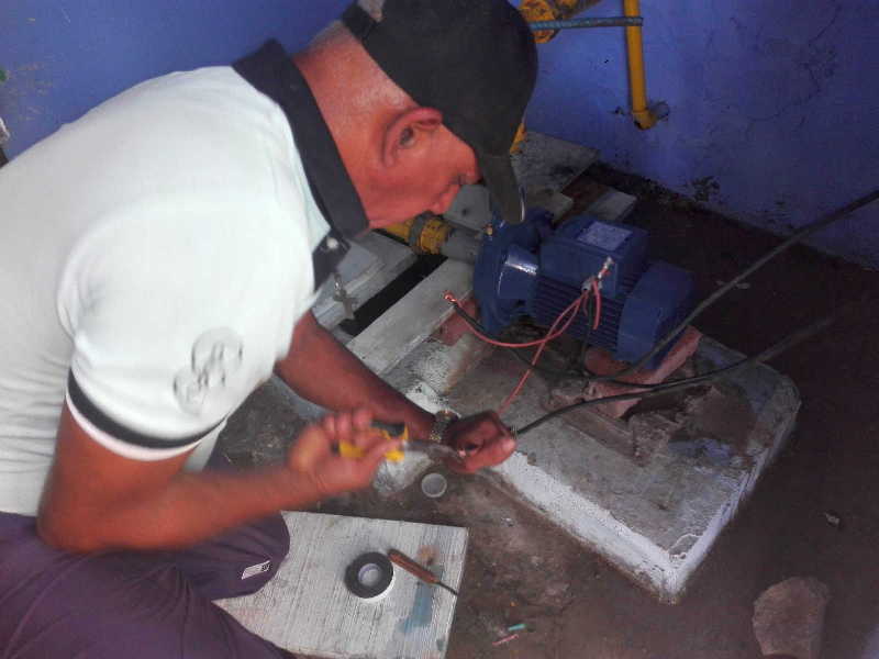 La instalación de electrobombas en miniacueductos de Fomento garantiza el servicio de agua en varias comunidades. (Fotos: Cortesía de Rafael Martín González)