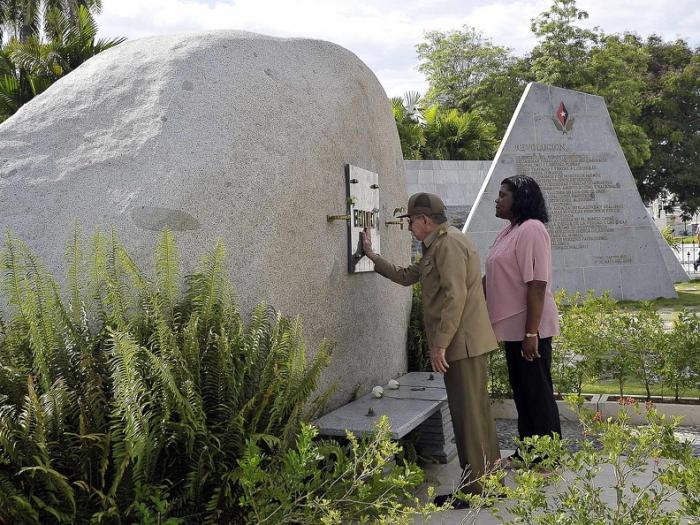 cuba, santiago de cuba, raul castro, santa ifigenia, heroes y martires de la revoluion