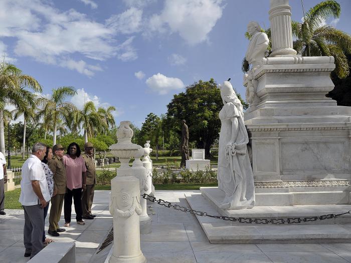 cuba, santiago de cuba, raul castro, santa ifigenia, heroes y martires de la revoluion