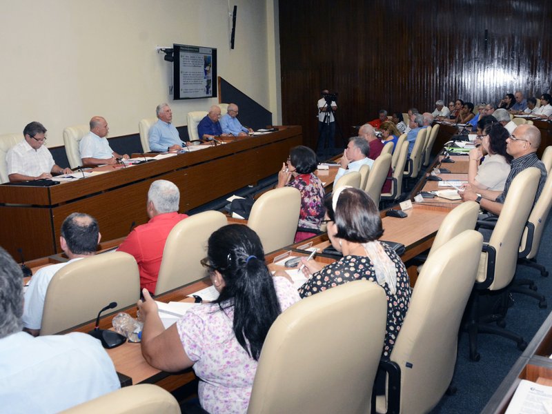 El balance positivo del verano no debe nublarnos la vista ante lo que no ha salido bien, aseguró Díaz-Canel. (Foto: Estudios Revolución)