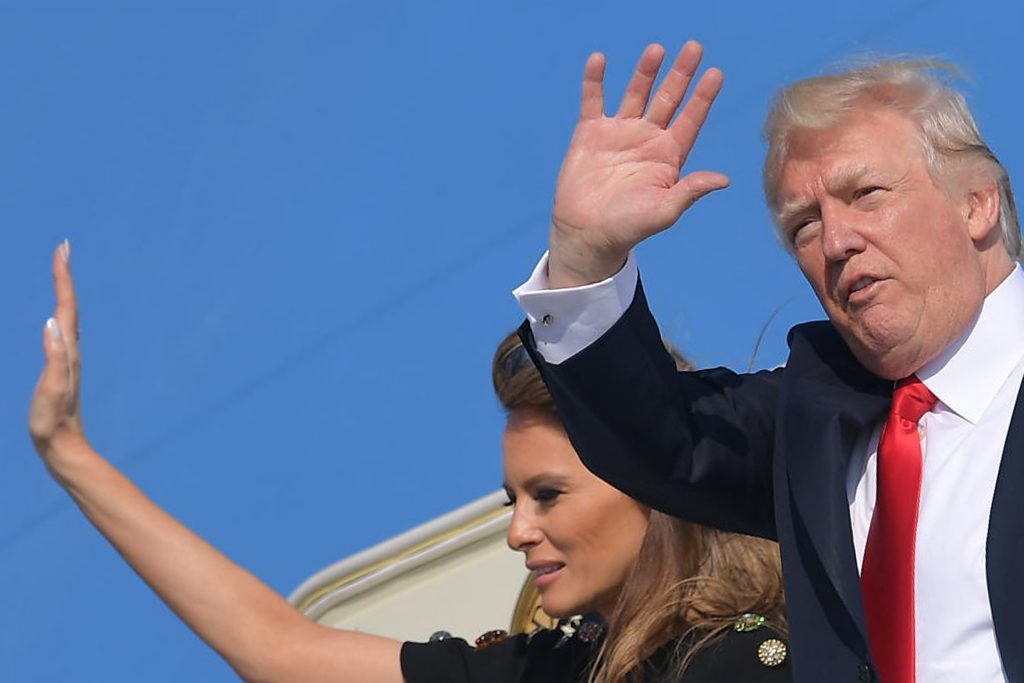 Cargado de nuevas polémicas, Trump regresó a su país. (Foto: AFP)