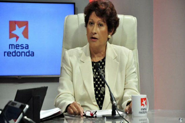 La titular de Educación,  Ena Elsa Velázquez, participó en el programa Mesa redonda, de la televisión cubana. (Foto: PL)