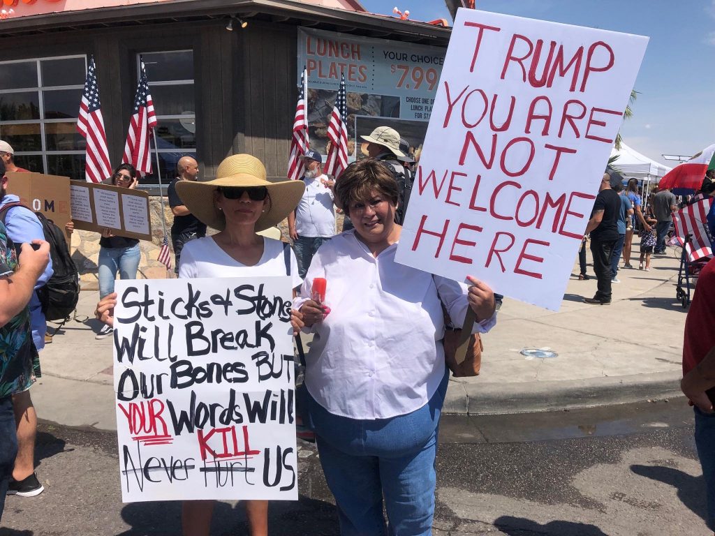 En El Paso, mientras unos dieron la bienvenida a Trump, otros se manifestaron en su contra.