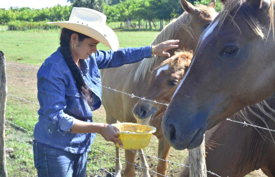 sancti spiritus, mujeres, caballos de raza, vaquera, rodeo cubano