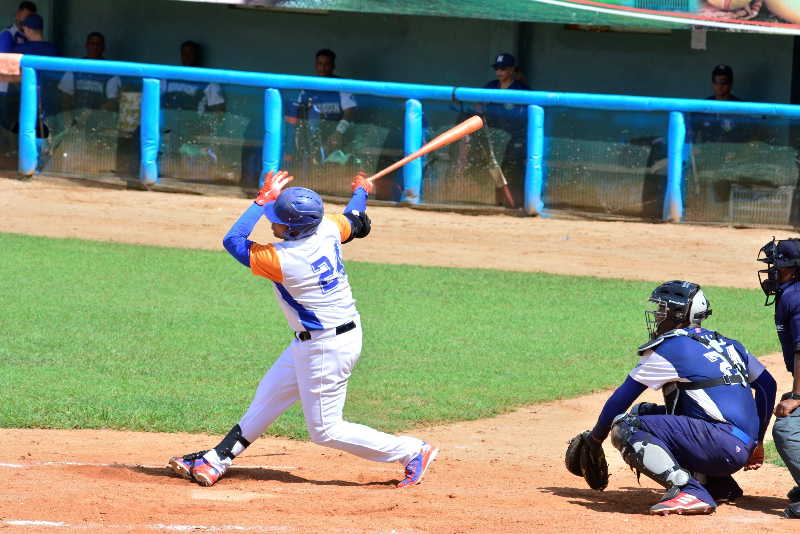 El estadio Calixto García, de Holguín, ocurrirá el debut de los Gallos. (Foto: Vicente Brito / Escambray)