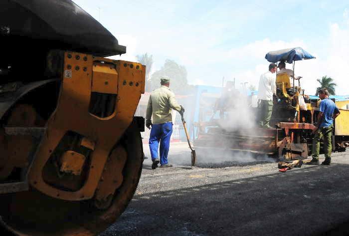 cuba, viales, reparacion de viales, autopista nacional, miguel diaz-canel, presidente de cuba