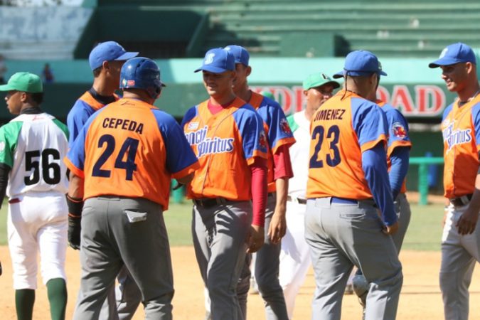 Gallos y Elefantes ahora comparten el cuarto puesto en la tabla de la Serie Nacional de Béisbol. (Foto: Aslam Castellón / 5 de septiembre)