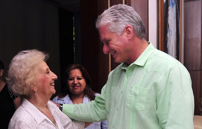 El presiente cubano y la luchadora argentina sostuvieron un amistoso encuentro. (Foto: Estudios Revolución)