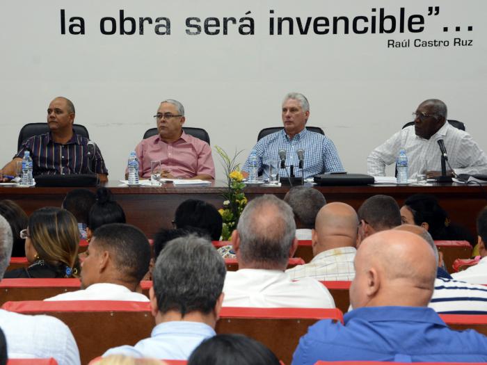 Estamos buscando en todo lo posible minimizar las afectaciones a la población, aseguró el presidente cubano. Foto: Estudios Revolución.