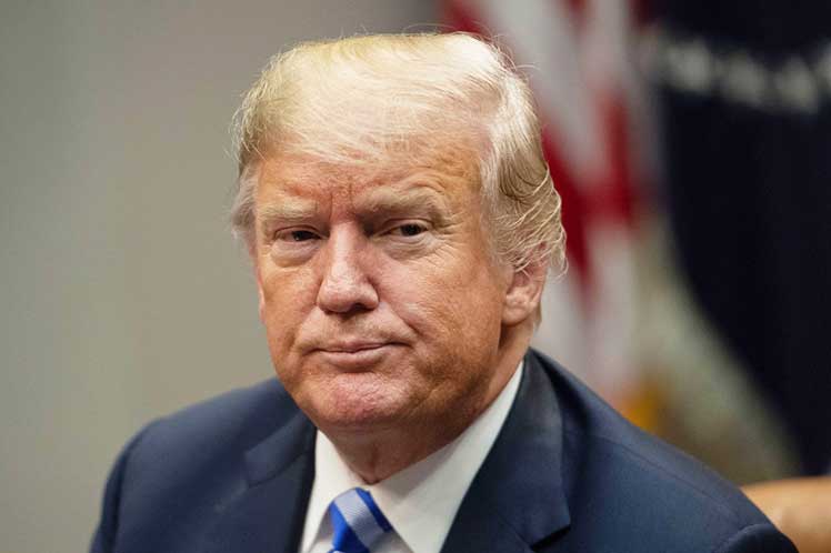 Trump considera una 'caza de brujas' el inicio de una investigación de juicio político en su contra. (Foto: PL)