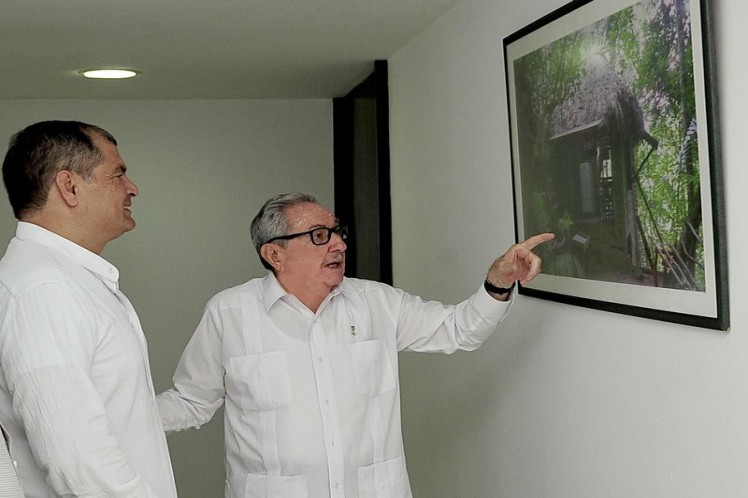 Durante su encuentro con Raúl, Correa reiteró su solidaridad con el pueblo cubano. (Foto: Estudios Revolución)