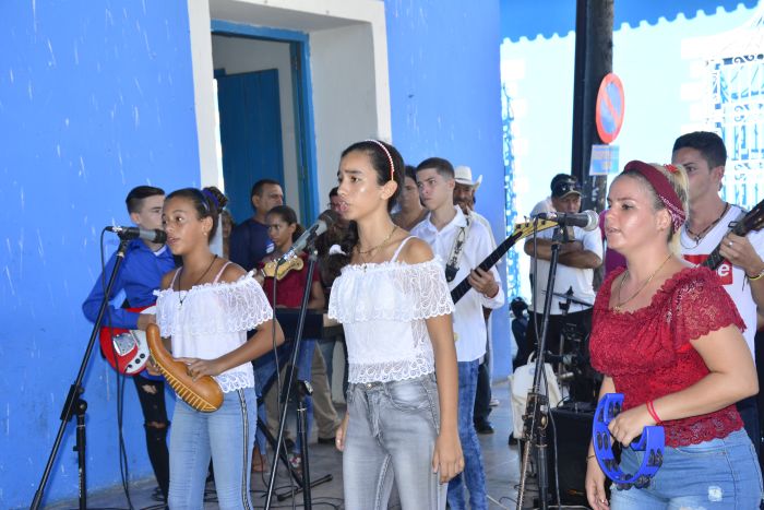 El grupo cuenta con más de 15 instrumentos musicales.