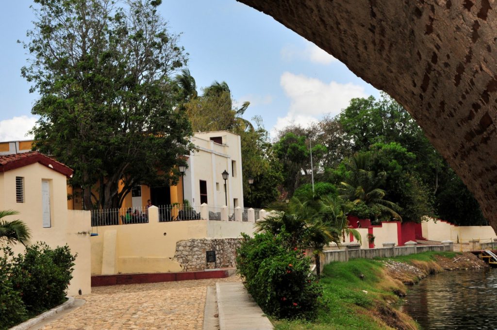 La Casa de la Guayabera no ha cerrado sus puertas. (Foto: Vicente Brito / Escambray)